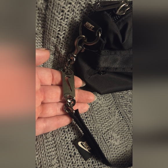 Nike Little Black Sling Bag - Picture 4 of 8